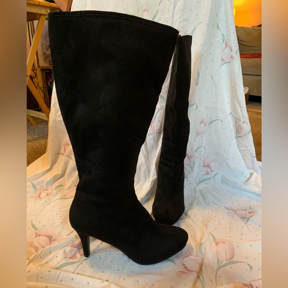 Suede heeled boots